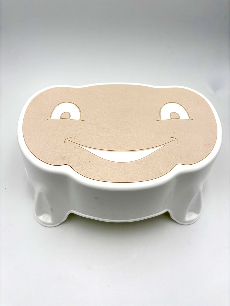 Marche-pied enfant en forme de sourire
